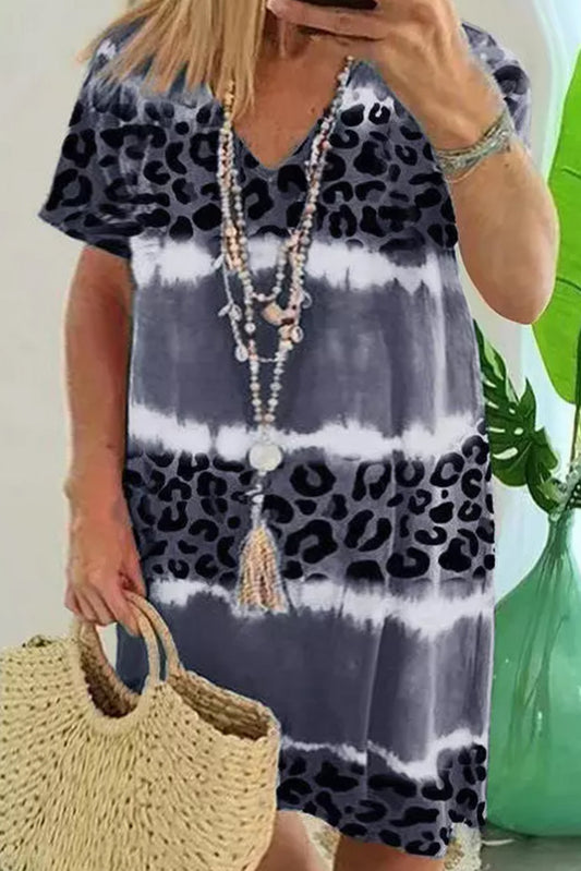 Vestido estilo camiseta con escote en V y estampado de leopardo en tallas grandes