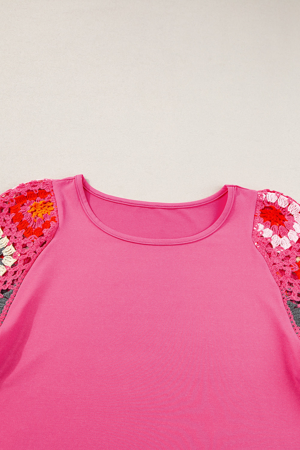 Camiseta con mangas de crochet y estampado floral ahuecado estilo boho turquesa