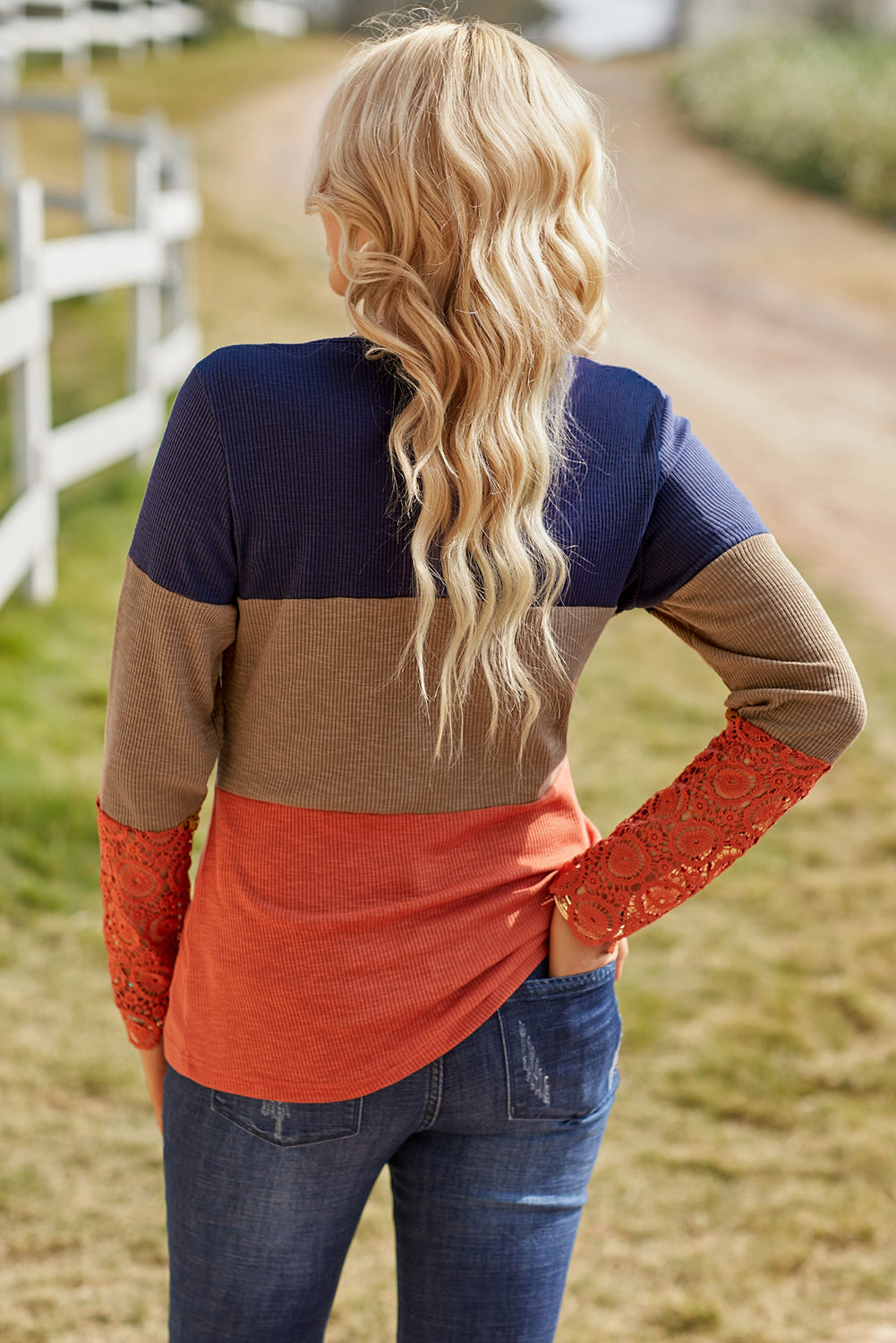 Camisa henley con mangas de crochet y encaje acanalado con bloques de color para mujer