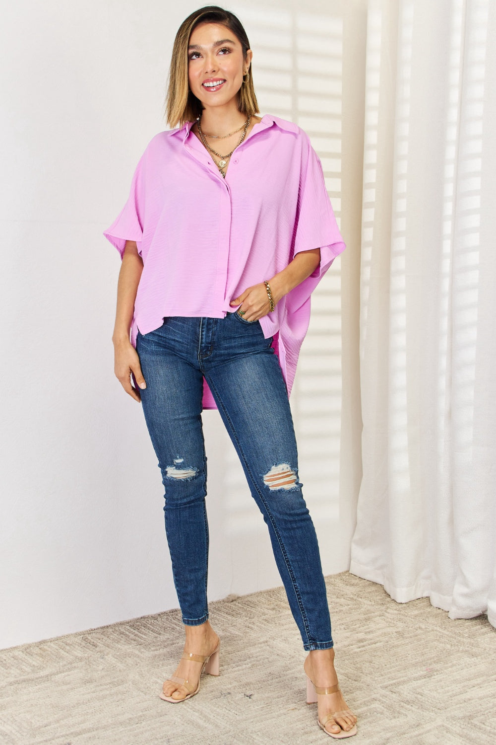Camisa de manga corta con botones y textura de Zenana