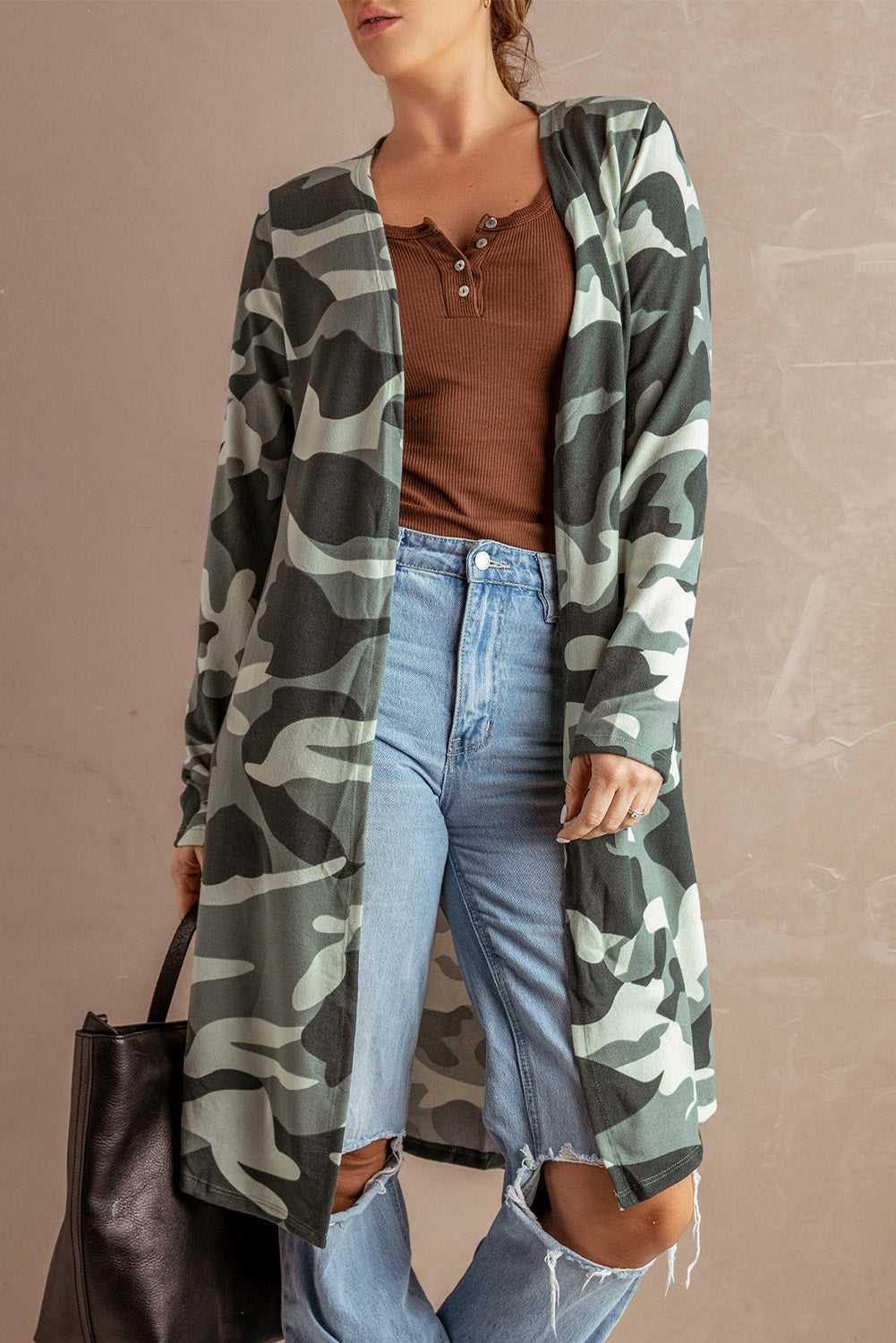 Cárdigan largo con estampado de camuflaje verde