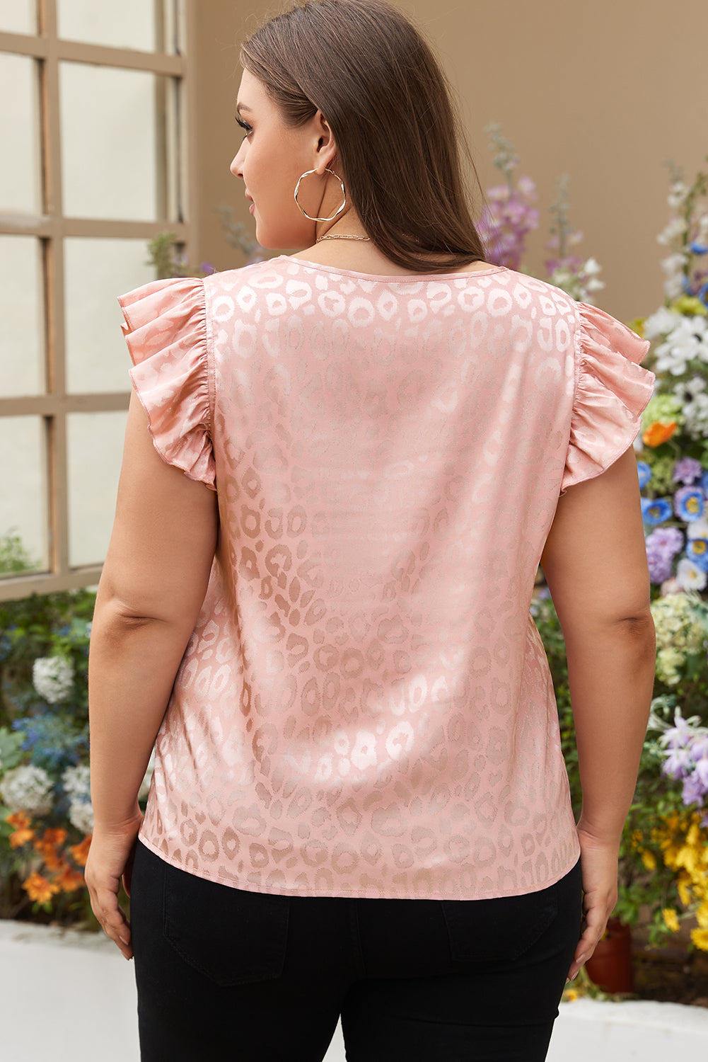 Blusa de satén con volantes y mangas onduladas con estampado de leopardo en talla grande en color rosa