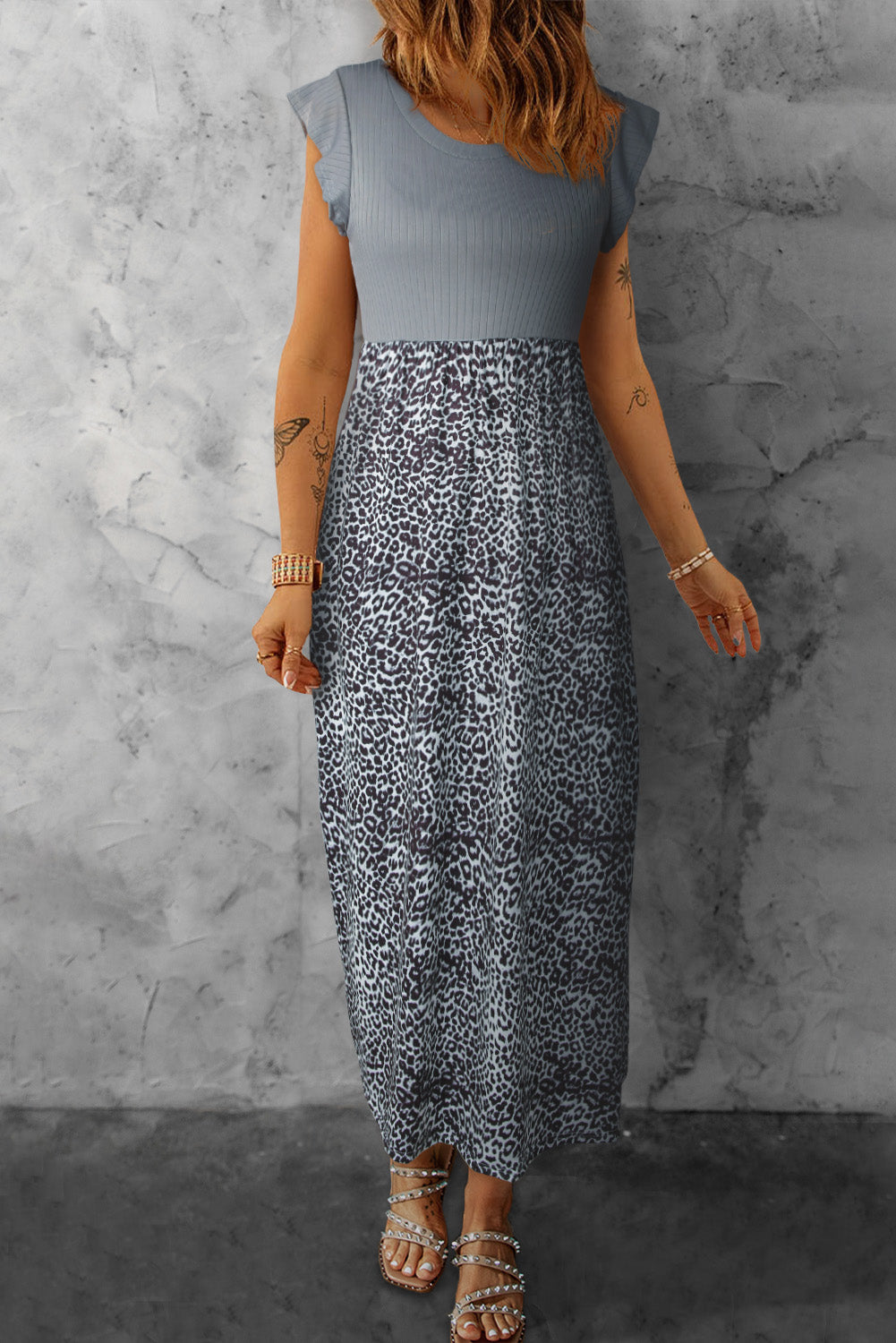 Vestido largo informal con bolsillos y mangas cortas y estampado de leopardo gris