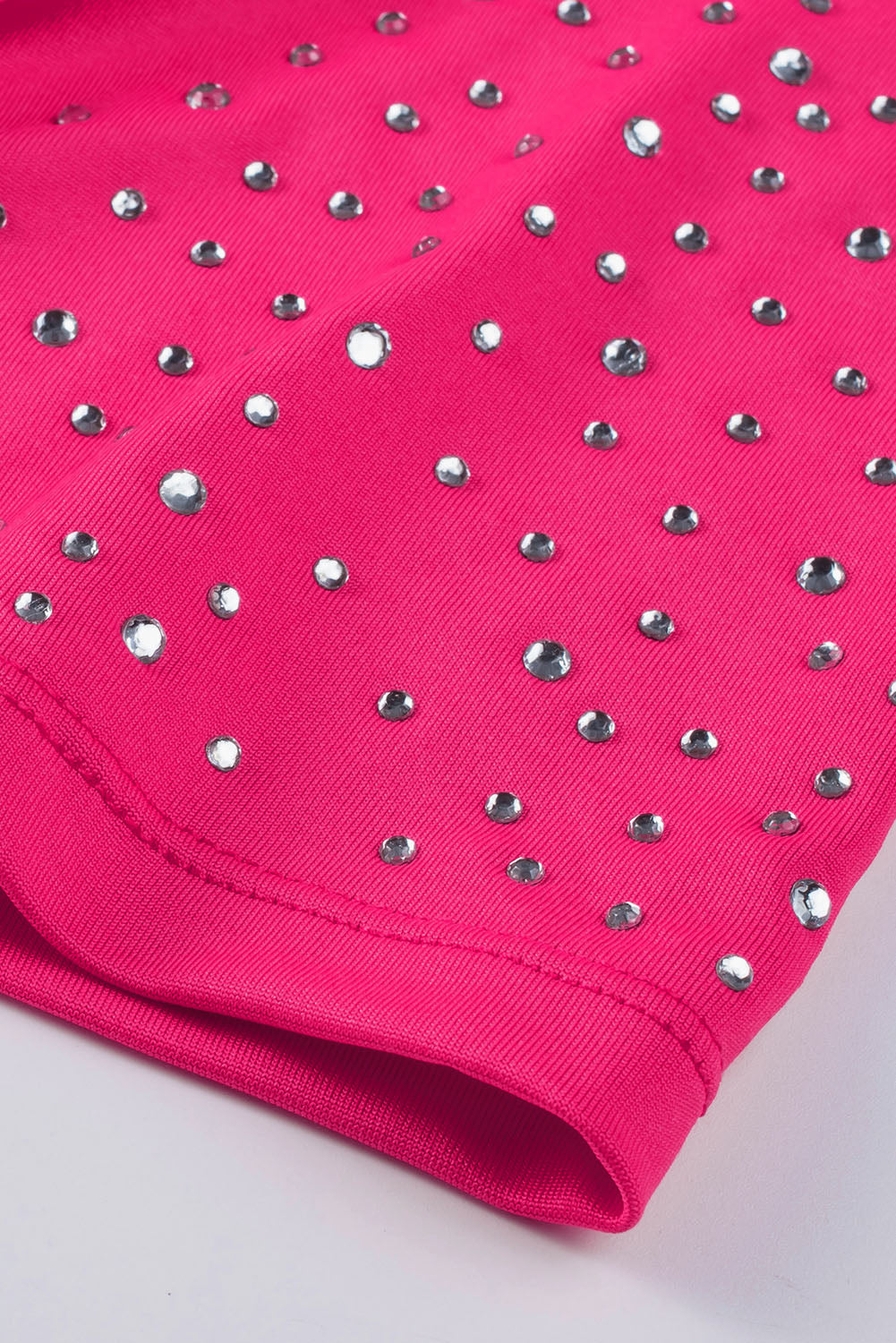 Body de manga corta con cuello redondo y diamantes de imitación negros