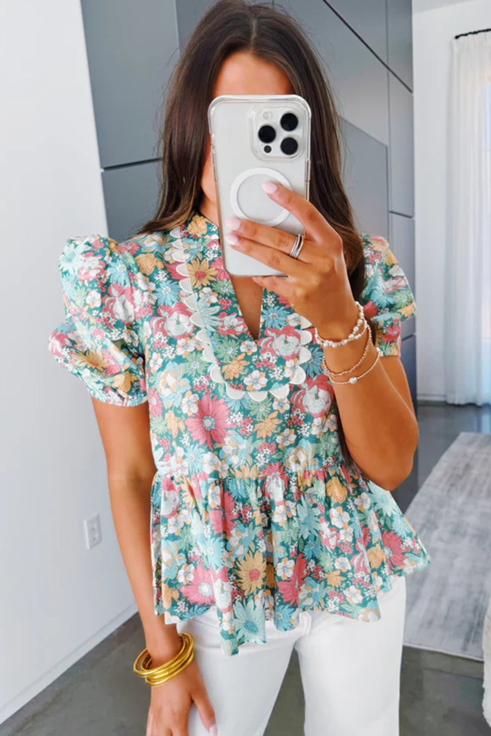 Blusa peplum bohemia con escote en V y mangas cortas abullonadas con estampado floral multicolor