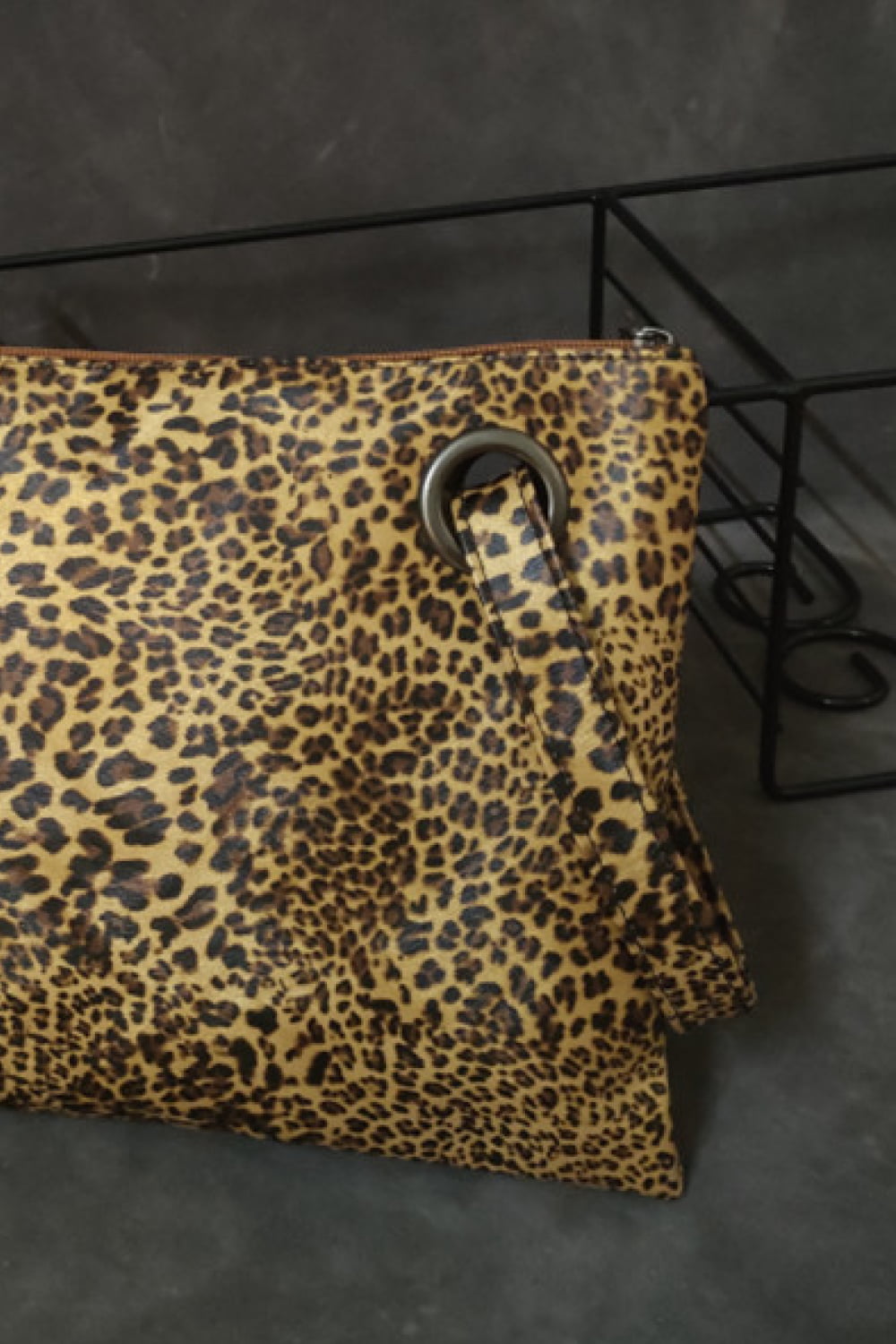 Cartera de piel sintética con diseño de leopardo