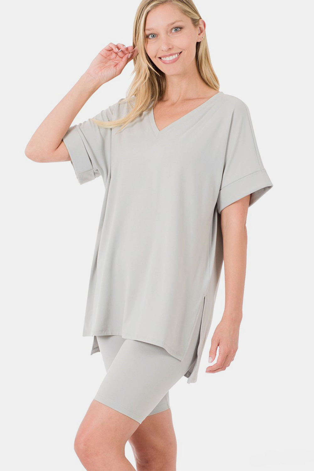 Conjunto de camiseta y pantalones cortos con abertura y mangas cortas con escote en V de talla grande de Zenana