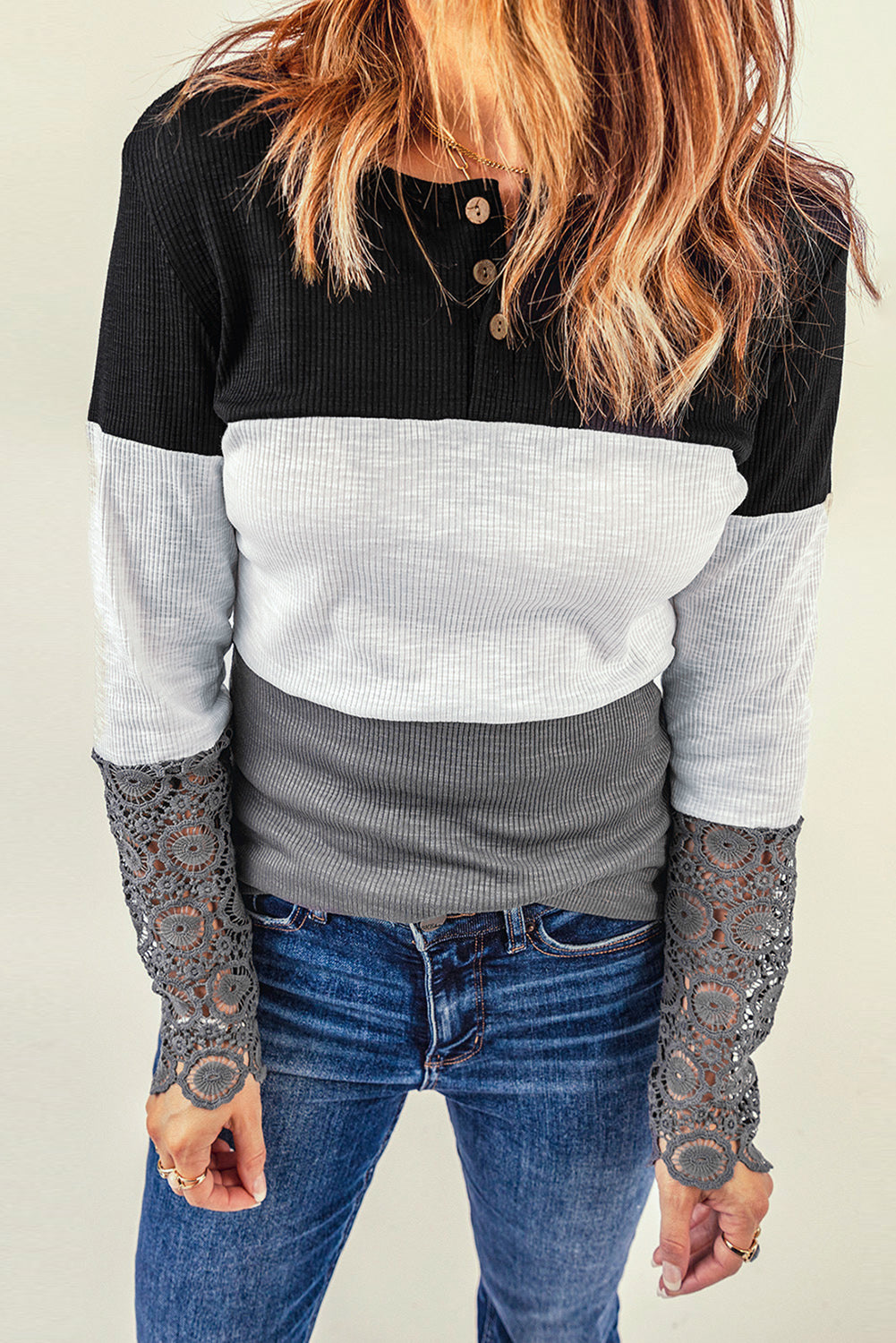 Camisa henley con mangas de crochet y encaje acanalado con bloques de color para mujer