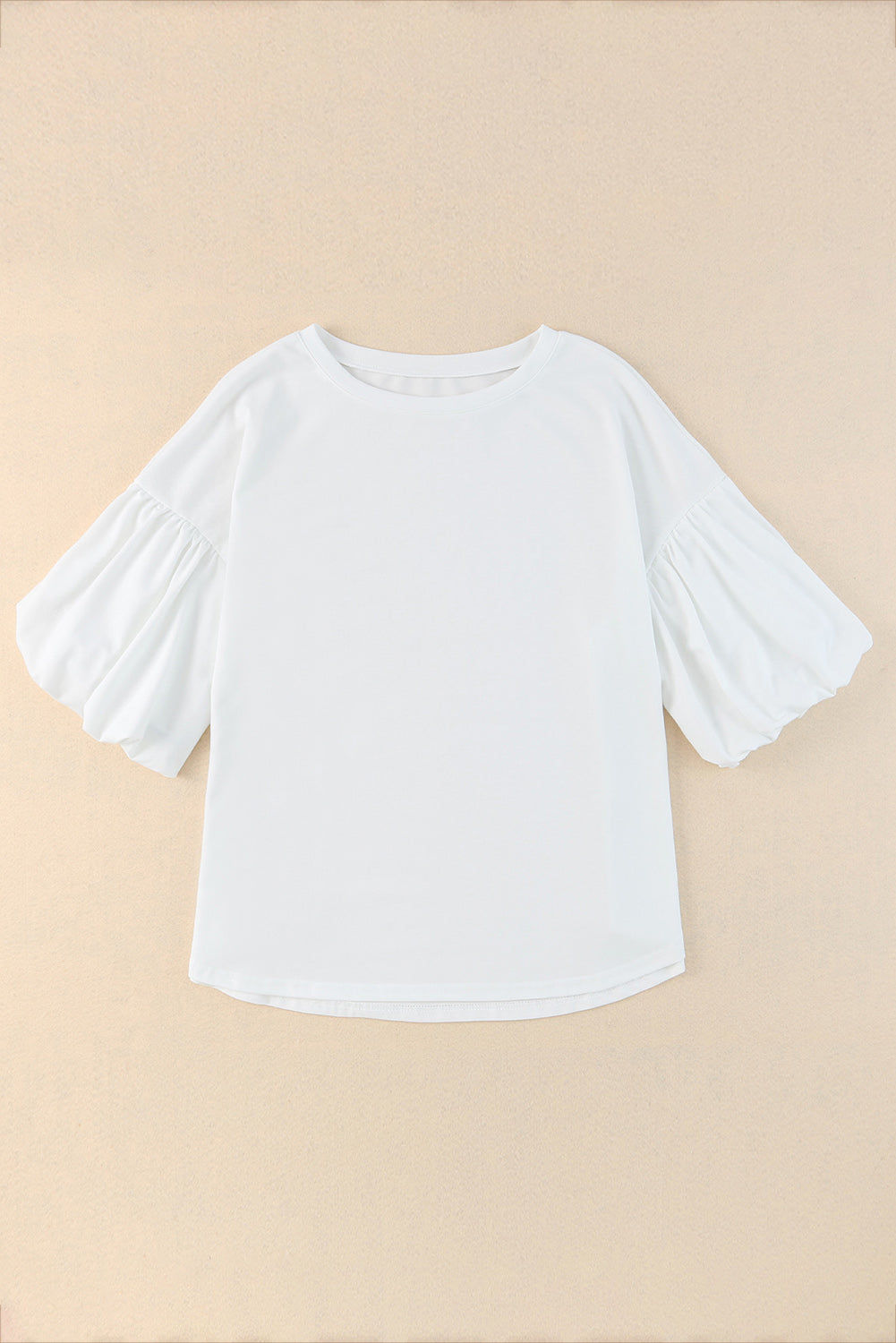 Blusa informal de color blanco liso con mangas abullonadas