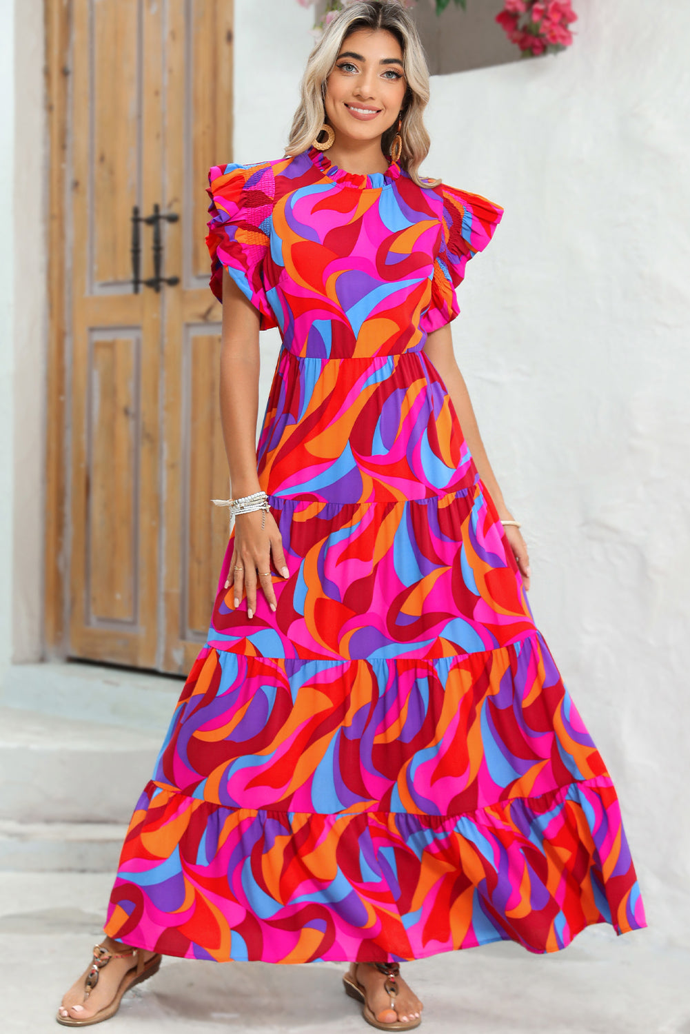 Vestido largo con volantes y cintura alta con estampado abstracto en color naranja