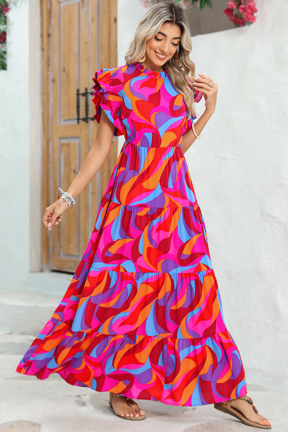 Vestido largo con volantes y cintura alta con estampado abstracto en color naranja