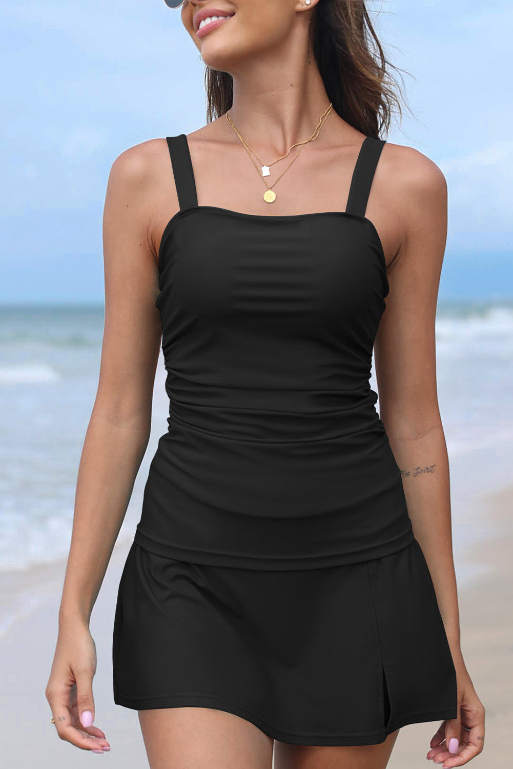 Traje de baño tankini con escote cuadrado fruncido y tirantes ajustables en color negro