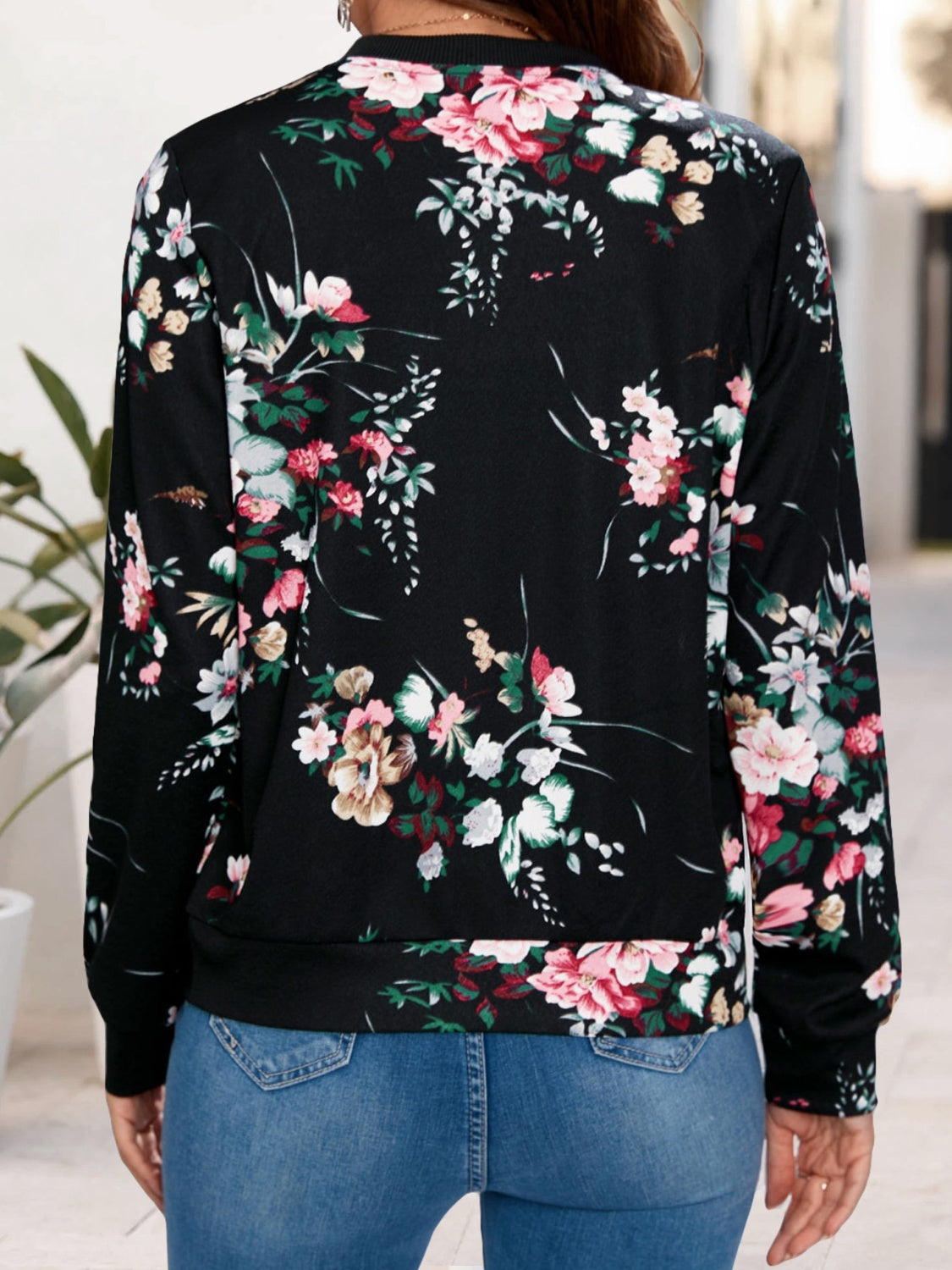 Chaqueta con cremallera y estampado floral