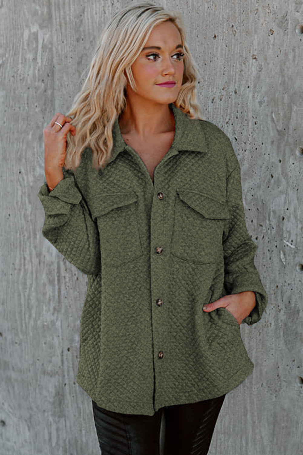 Chaqueta con botones y bolsillos con textura de celosía verde