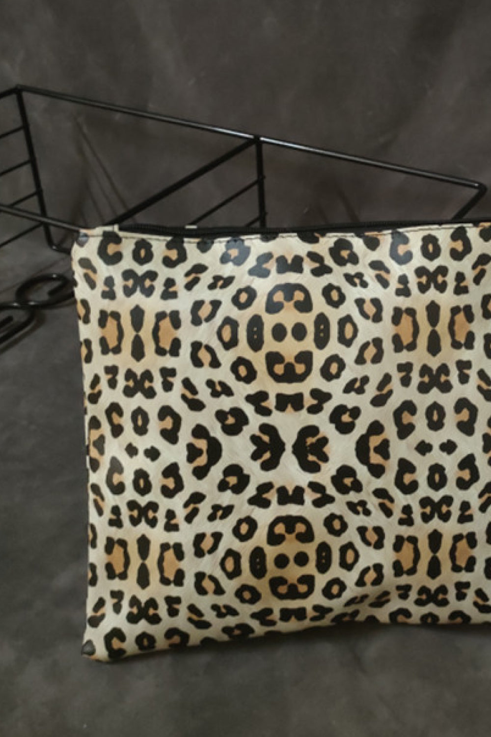 Cartera de piel sintética con diseño de leopardo