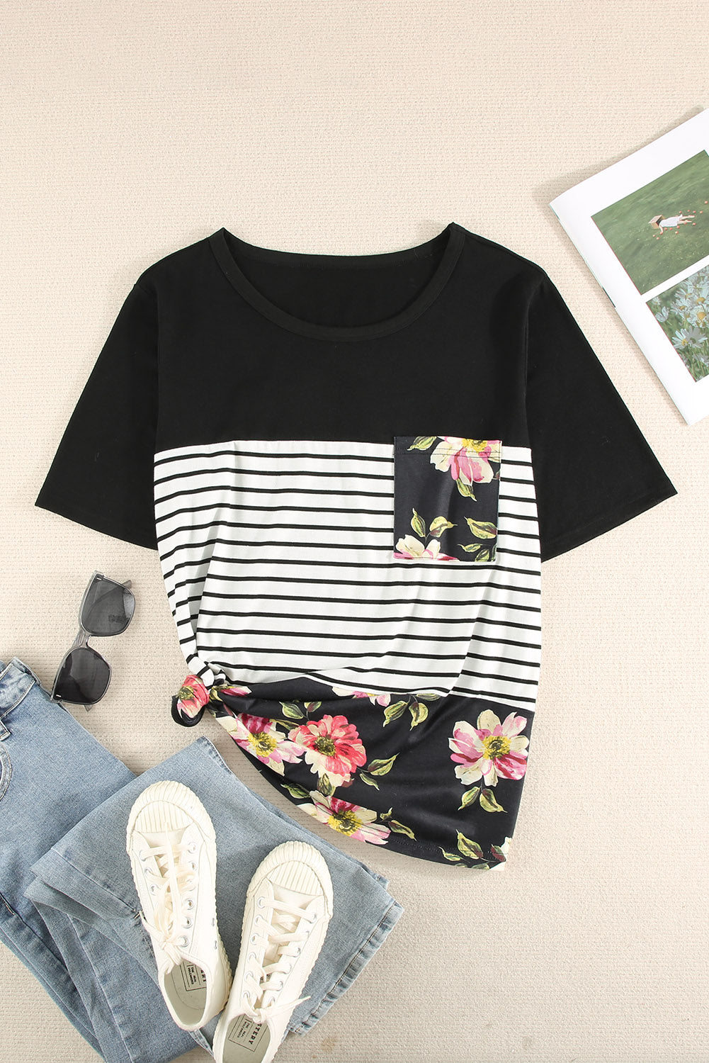 Blusa informal con estampado floral y rayas negras en talla grande