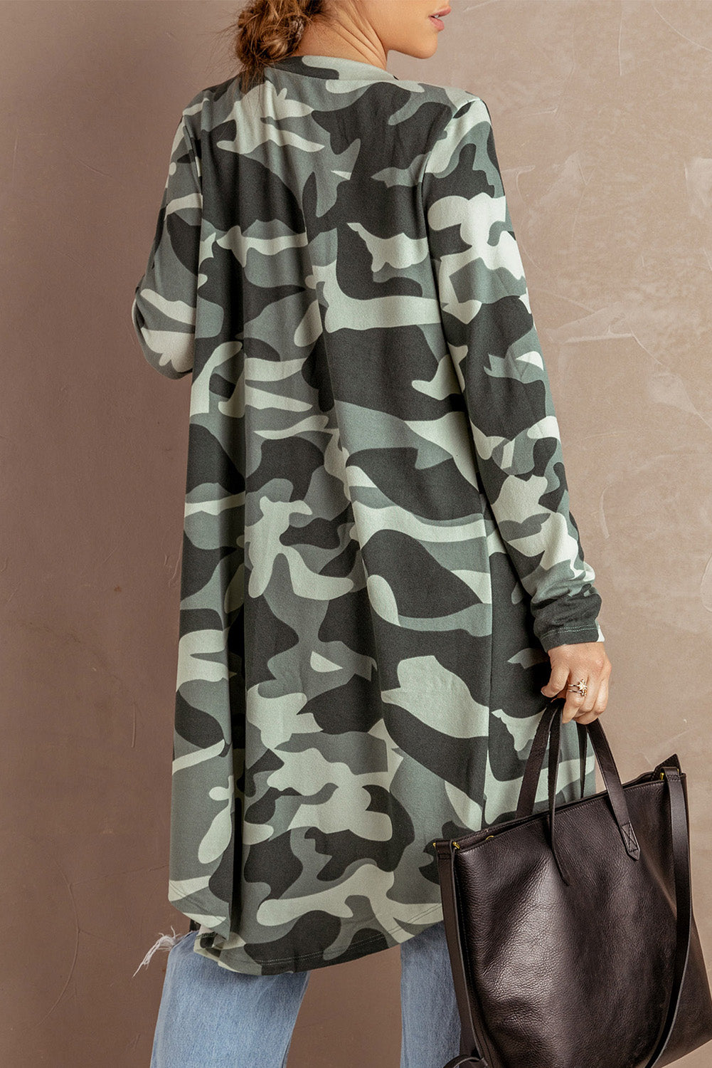 Cárdigan largo con estampado de camuflaje verde