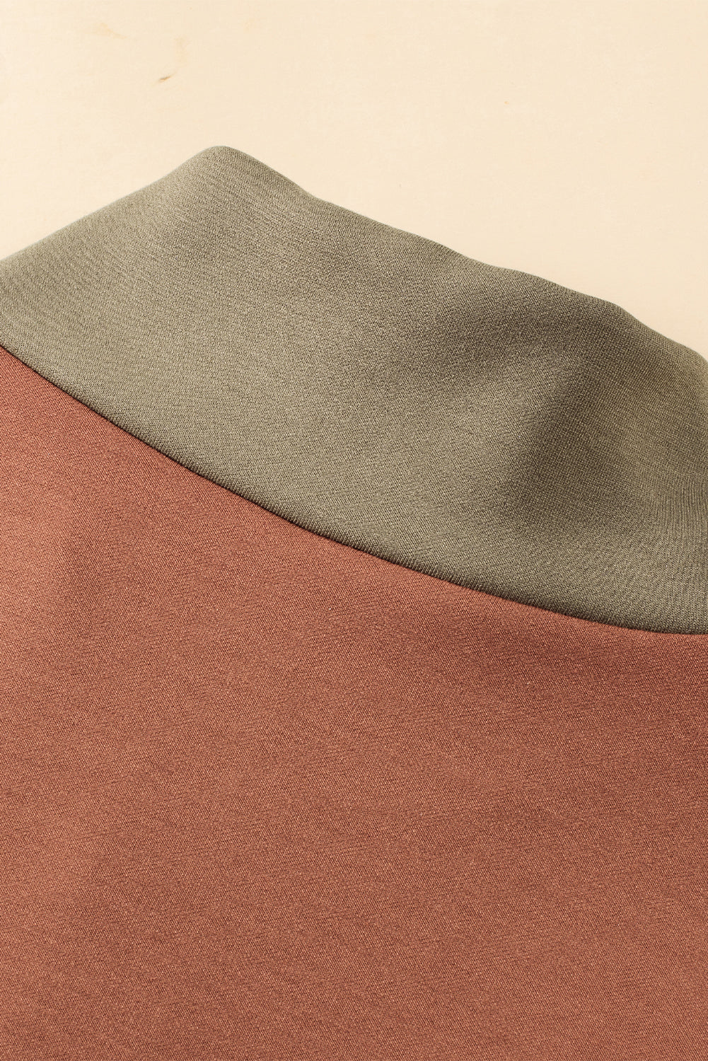 Sudadera con cremallera de un cuarto y costuras expuestas en bloques de color de talla grande Gold Flame