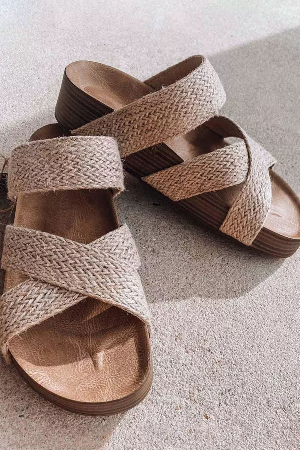 Sandalias de plataforma con tiras cruzadas y tejido de leopardo sin cordones