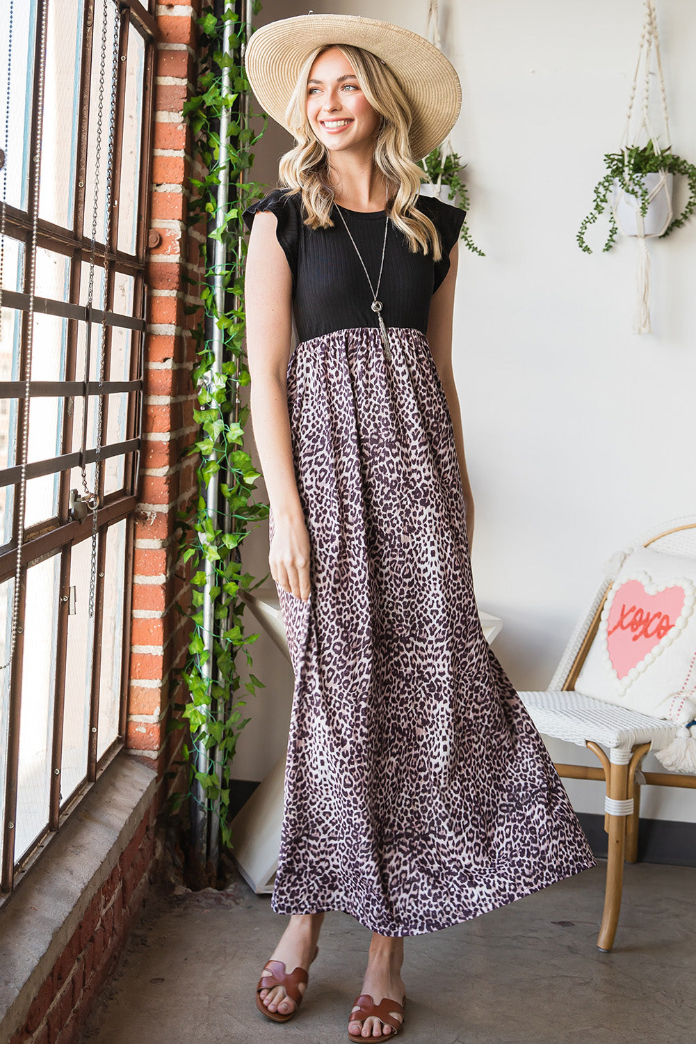 Vestido largo informal con bolsillos y mangas cortas y estampado de leopardo gris