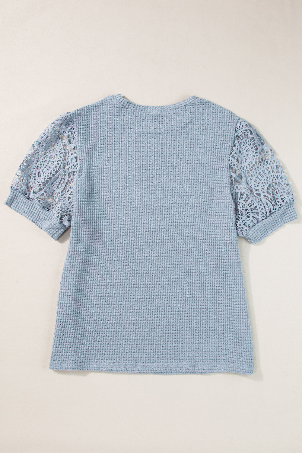 Camiseta de punto texturizado con mangas de encaje en talla grande de Ashleigh Blue