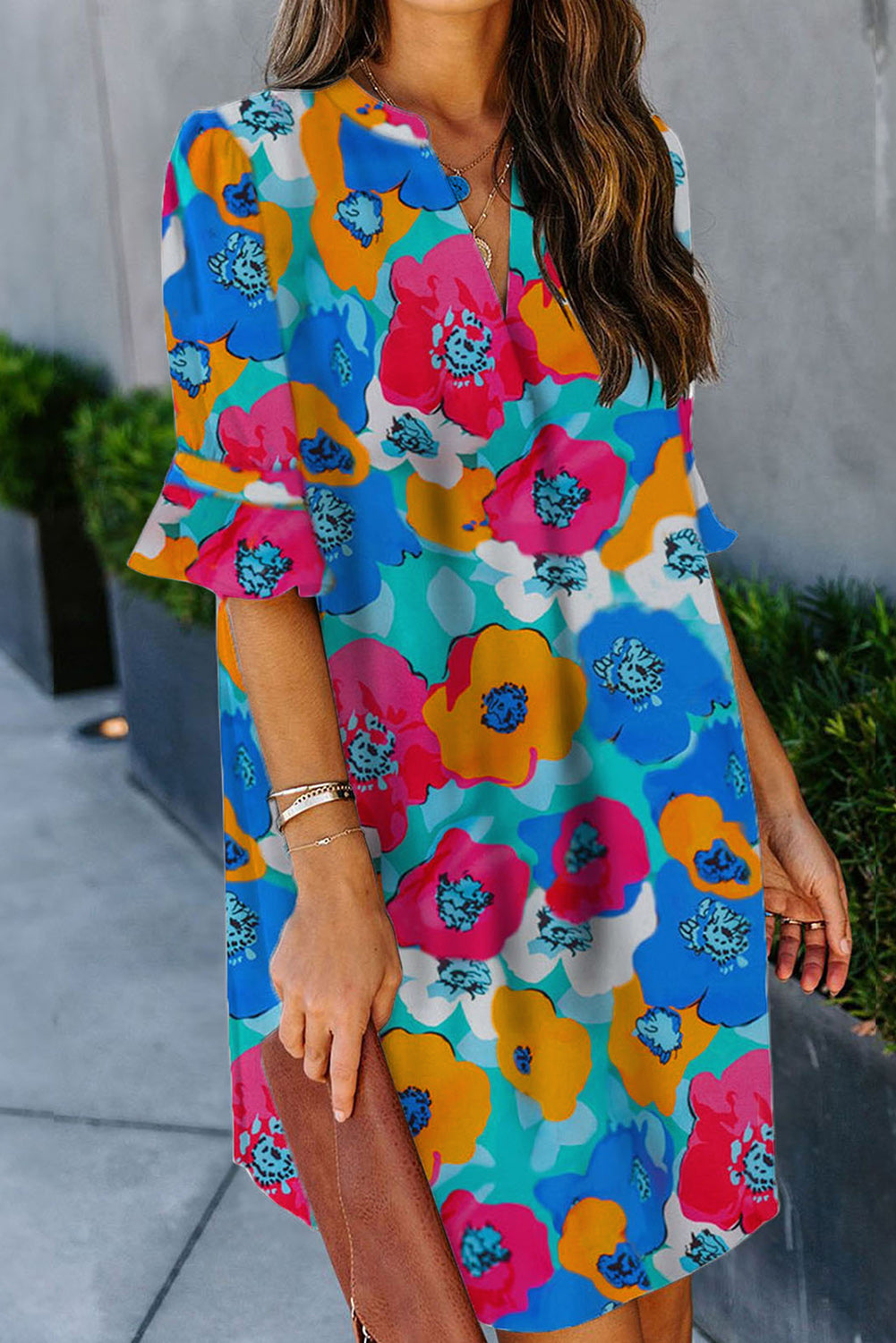 Vestido túnica de manga corta con cuello mandarín y estampado floral de rosas