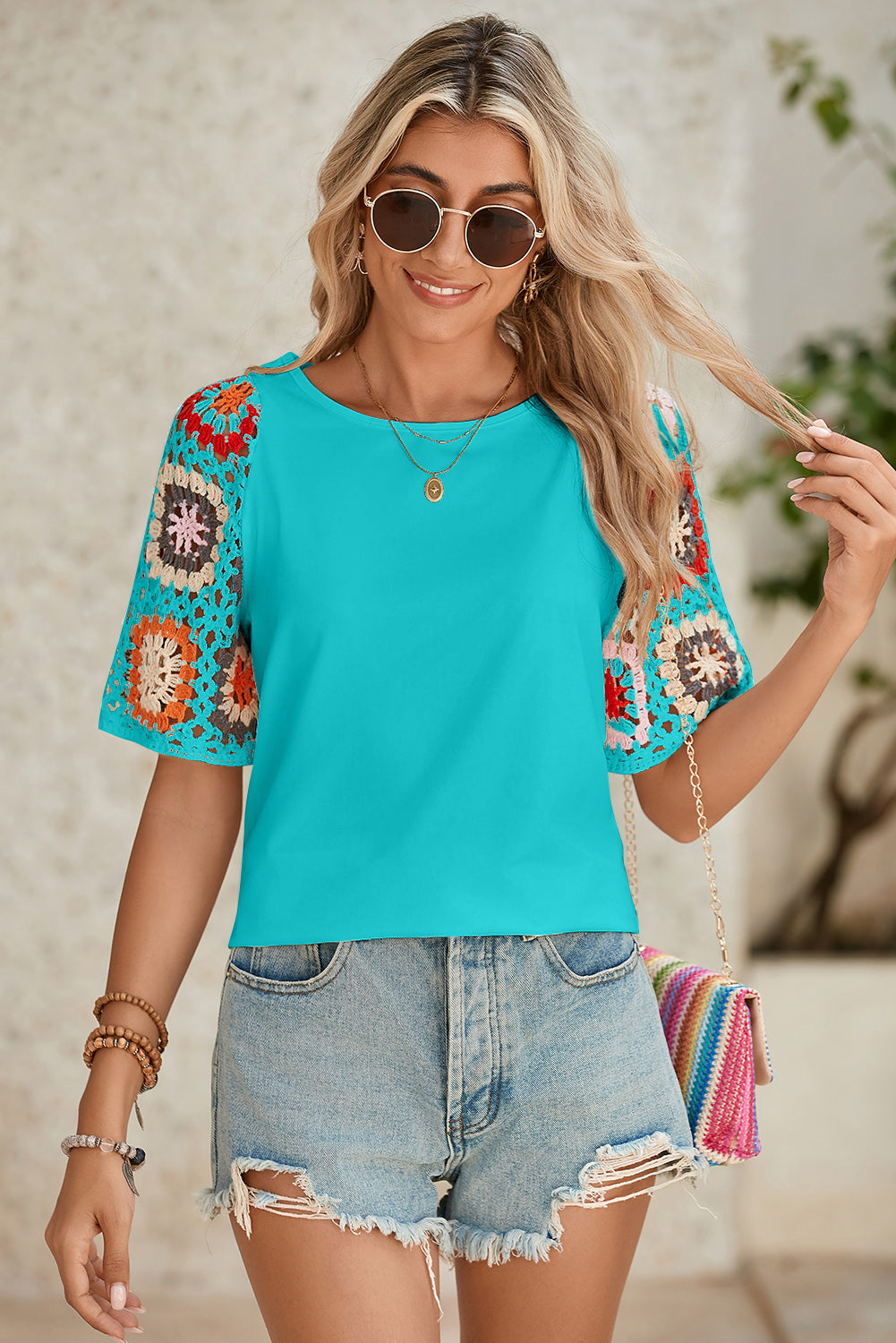 Camiseta con mangas de crochet y estampado floral ahuecado estilo boho turquesa