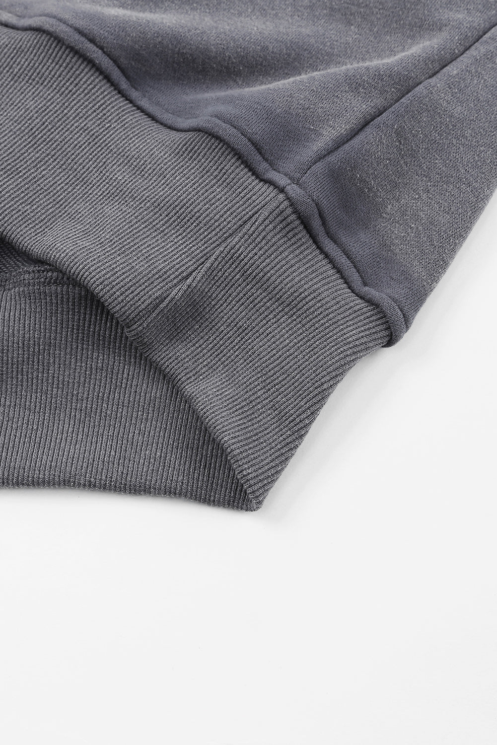 Sudadera informal gris lavada con botones a presión