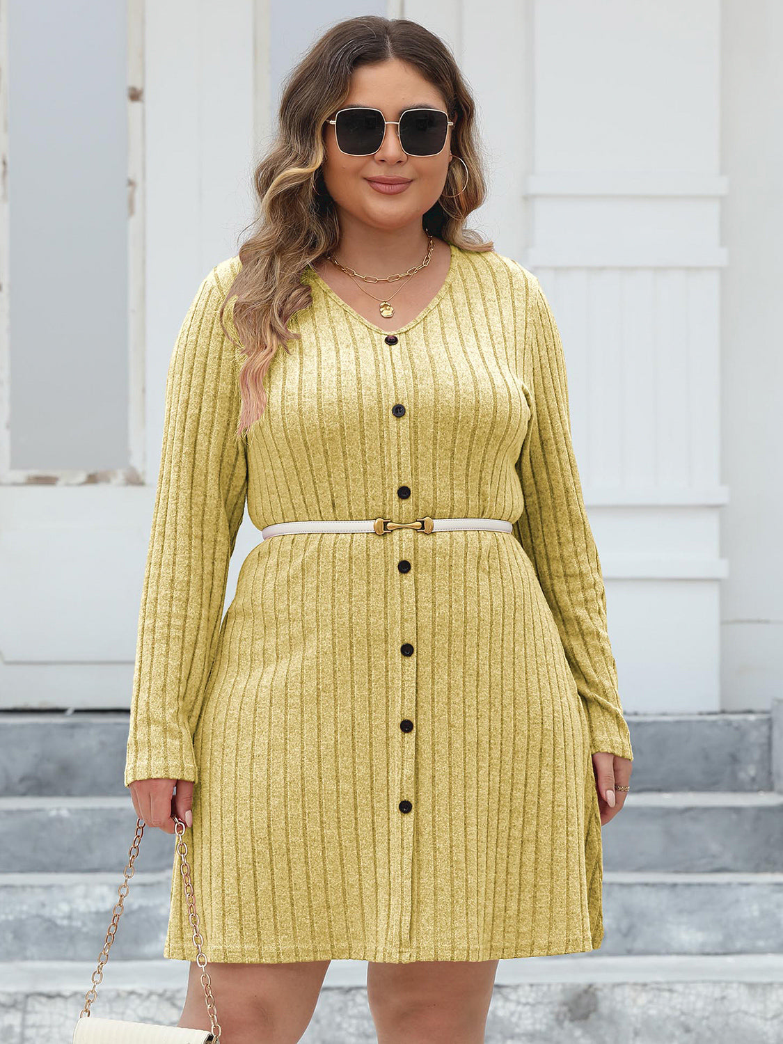Vestido de manga larga con escote en V y botones acanalados de talla grande