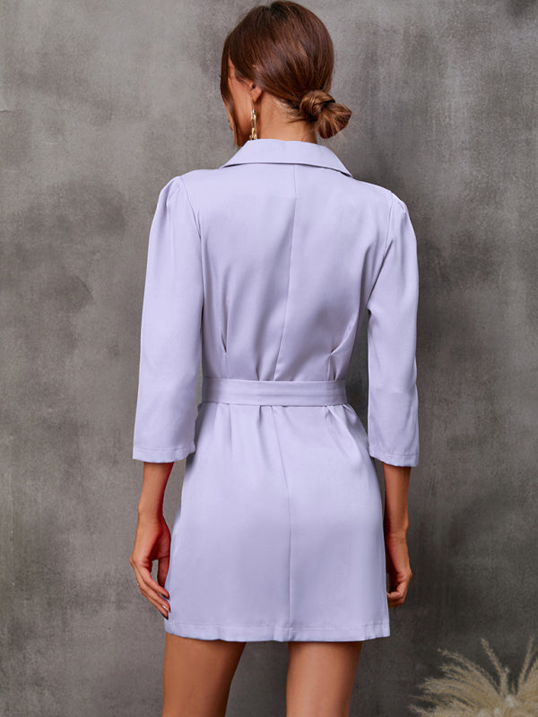 Traje de mujer con corbata y botones (con cinturón) 