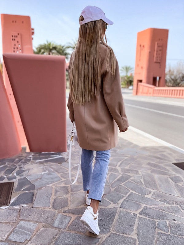 Nueva chaqueta de moda de otoño e invierno con cuello de traje. 