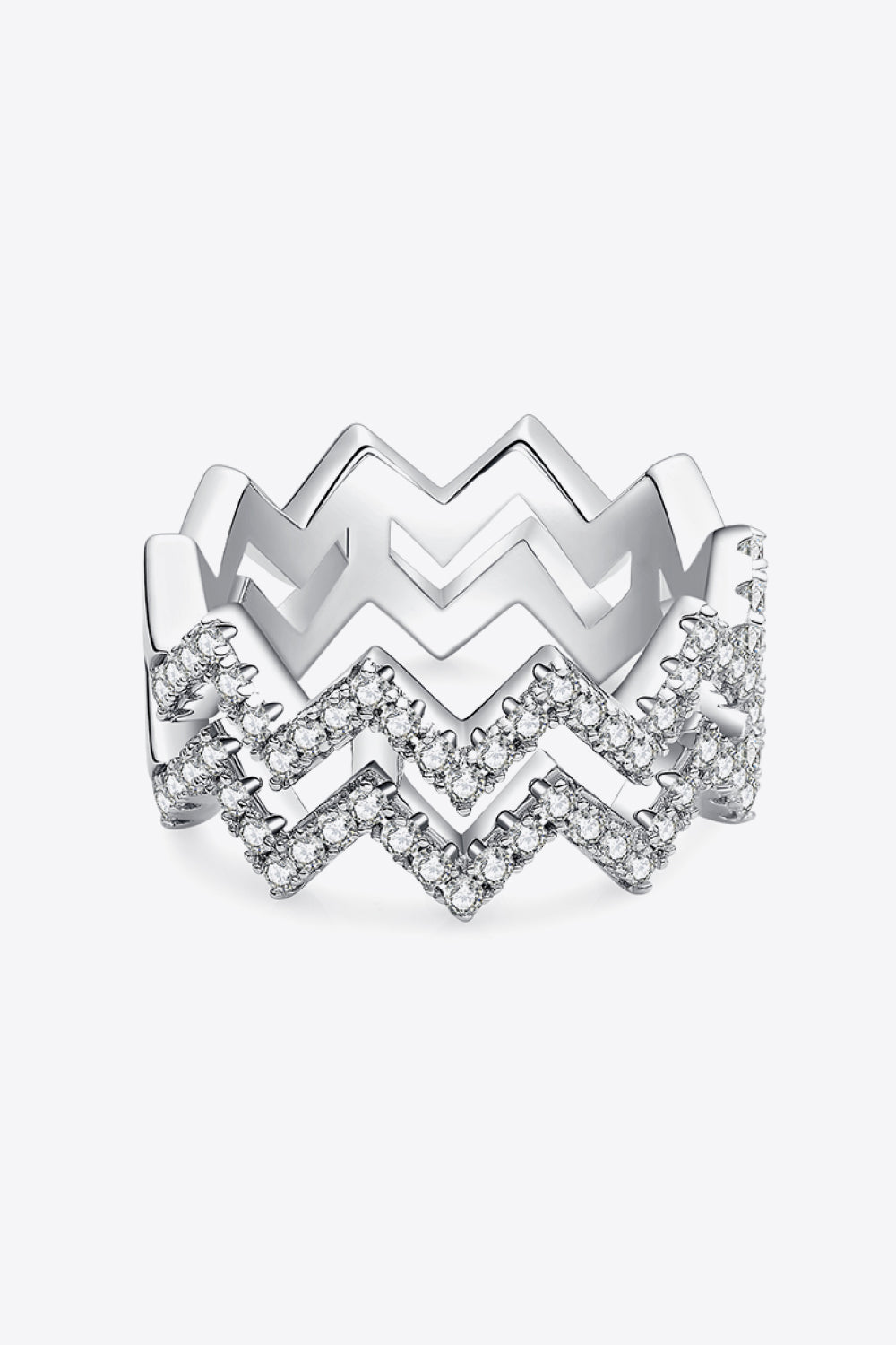 Adorados anillos apilables en zigzag con moissanita