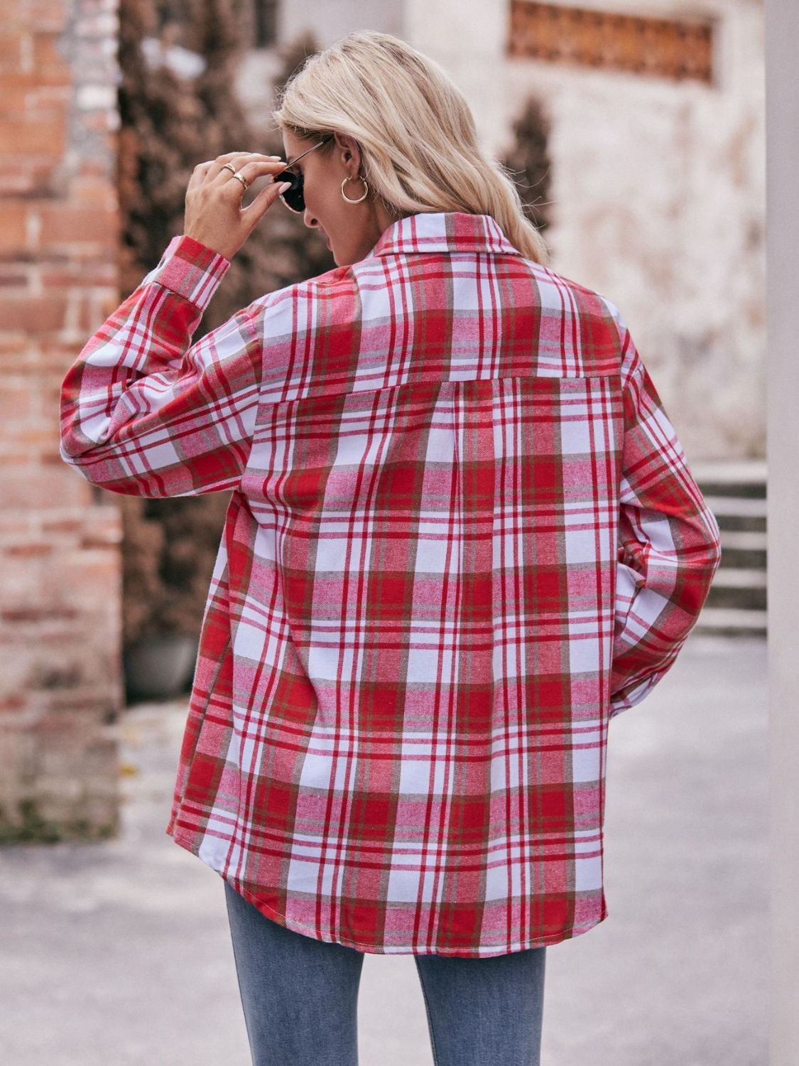 Camisa larga con hombros caídos y cuadros