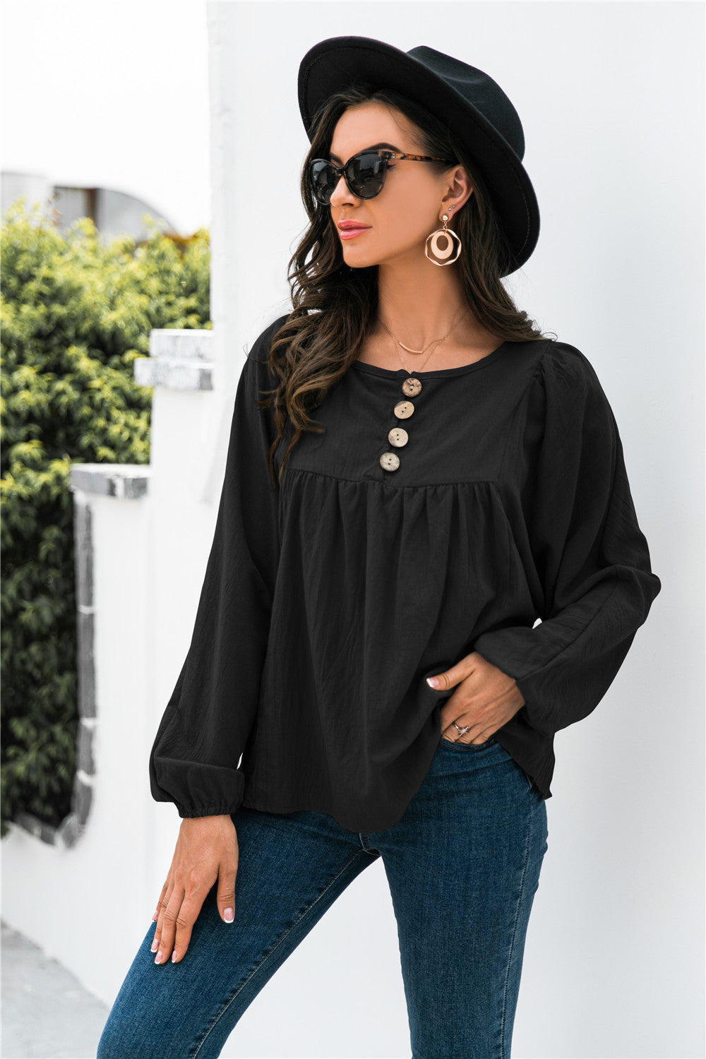 Blusa con mangas globo y botones