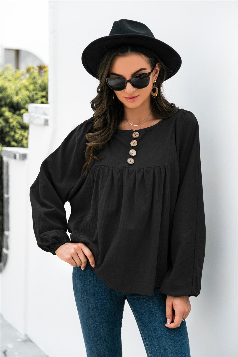 Blusa con mangas globo y botones