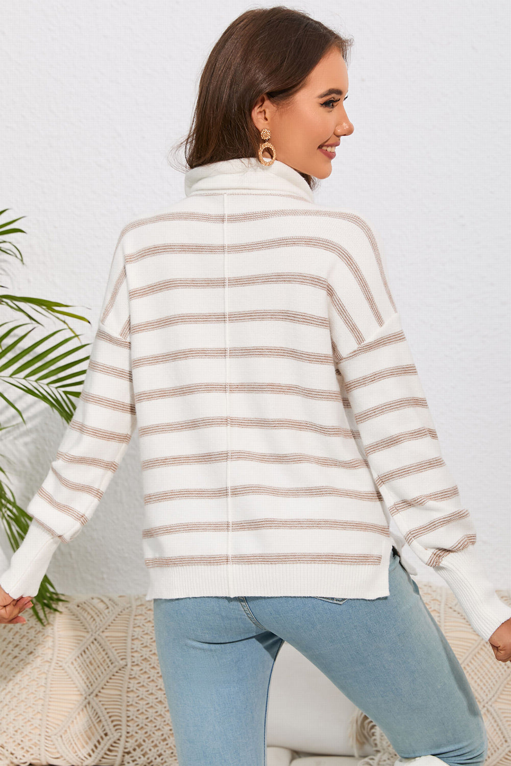 Blusa con estampado de rayas y hombros caídos con cuello vuelto y cordón ajustable de Double Take