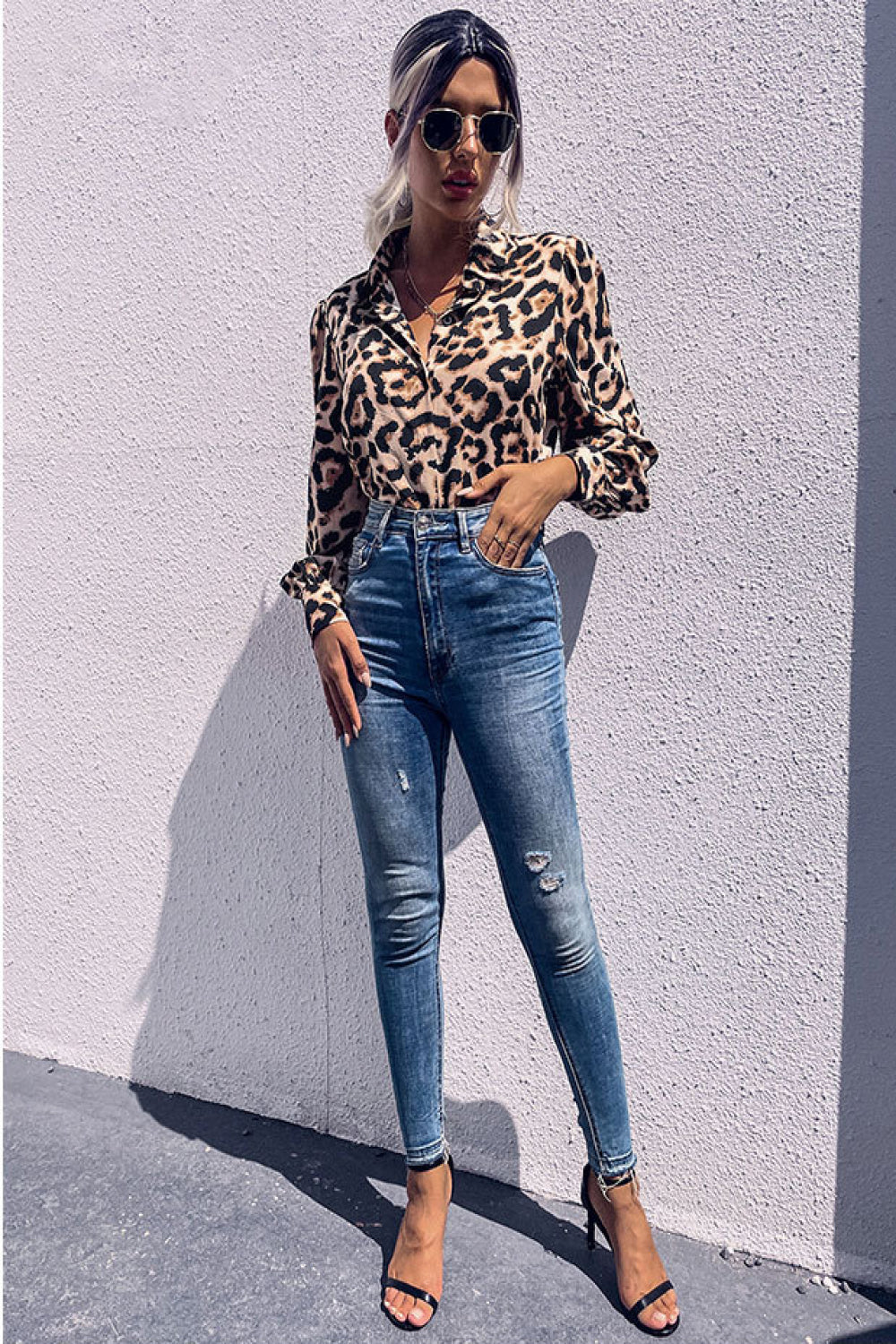 Blusa con botones y estampado de leopardo