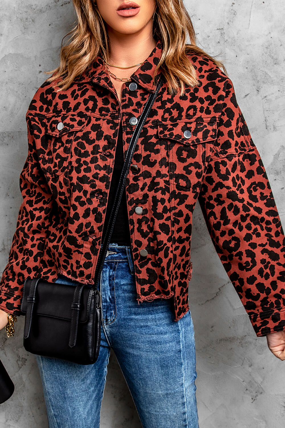 Chaqueta con dobladillo sin rematar y estampado de leopardo de Double Take