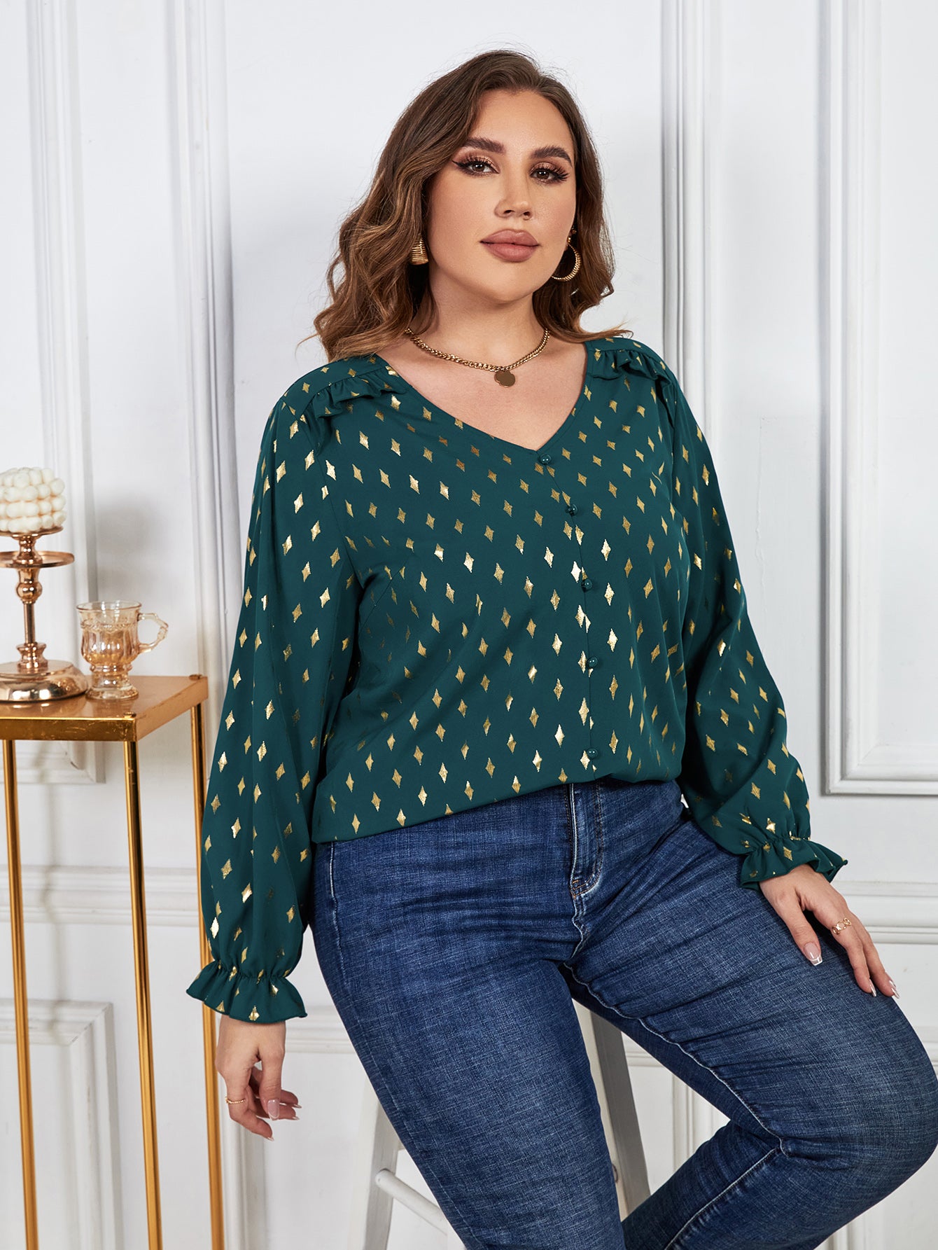 Blusa con volantes y mangas estampadas en talla grande de Melo Apparel