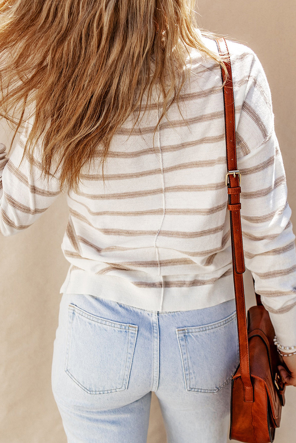 Blusa con estampado de rayas y hombros caídos con cuello vuelto y cordón ajustable de Double Take
