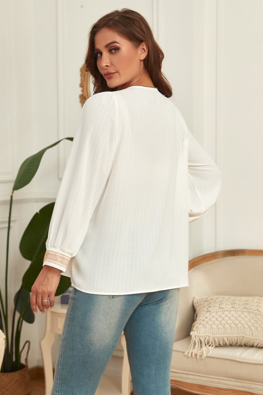 Blusa de manga abullonada con escote en V y talla grande de Melo Apparel