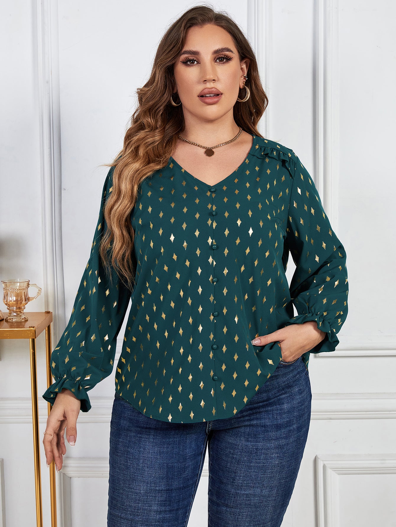 Blusa con volantes y mangas estampadas en talla grande de Melo Apparel