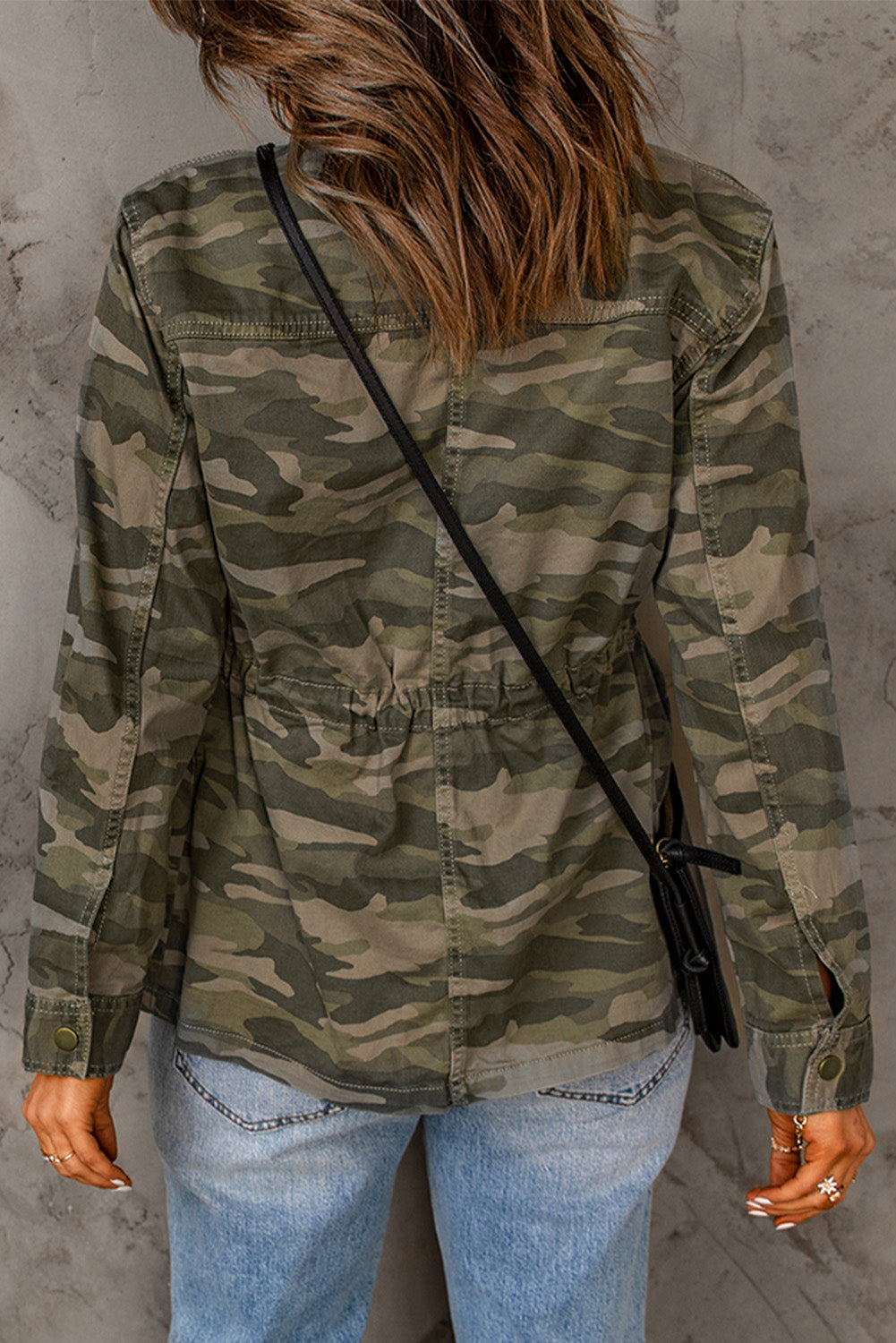 Chaqueta con botones a presión y diseño de camuflaje de Double Take