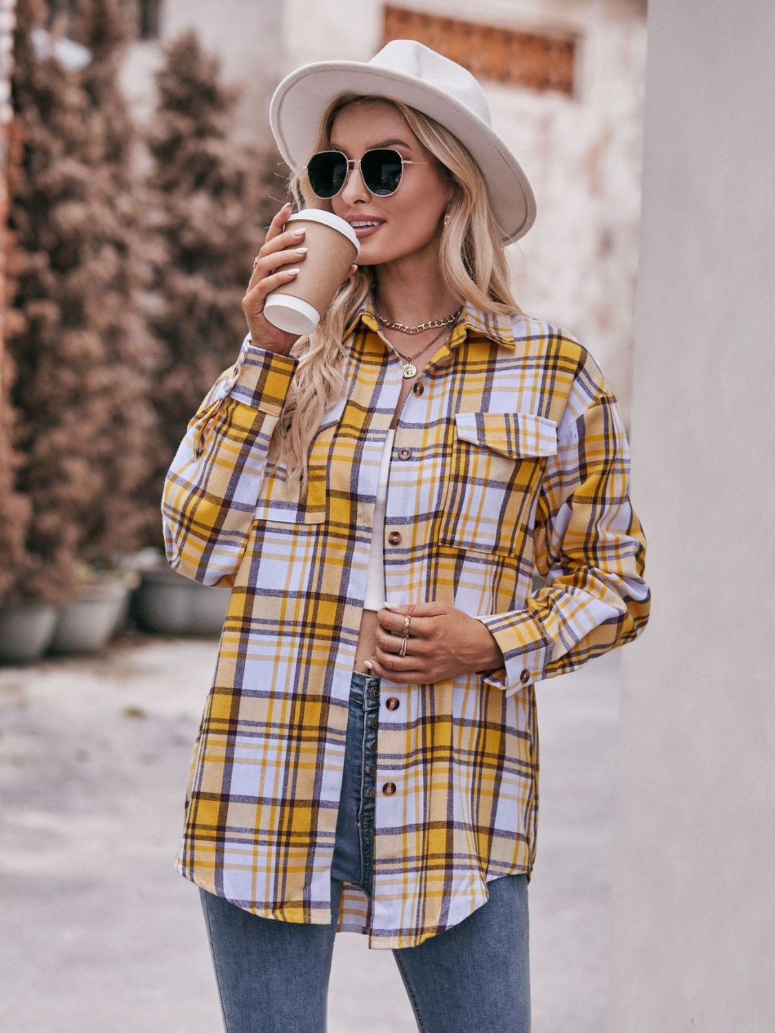 Camisa larga con hombros caídos y cuadros
