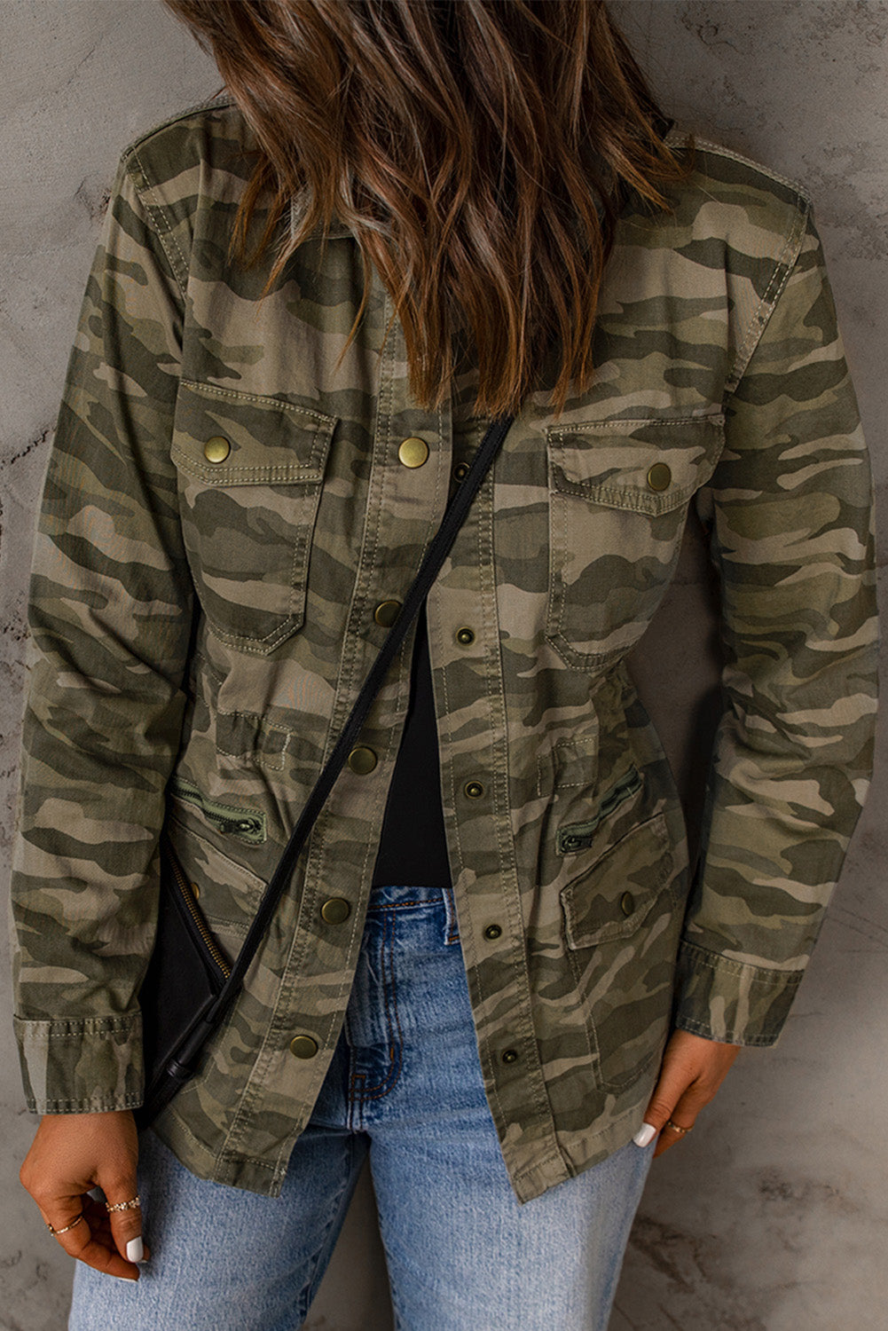 Chaqueta con botones a presión y diseño de camuflaje de Double Take