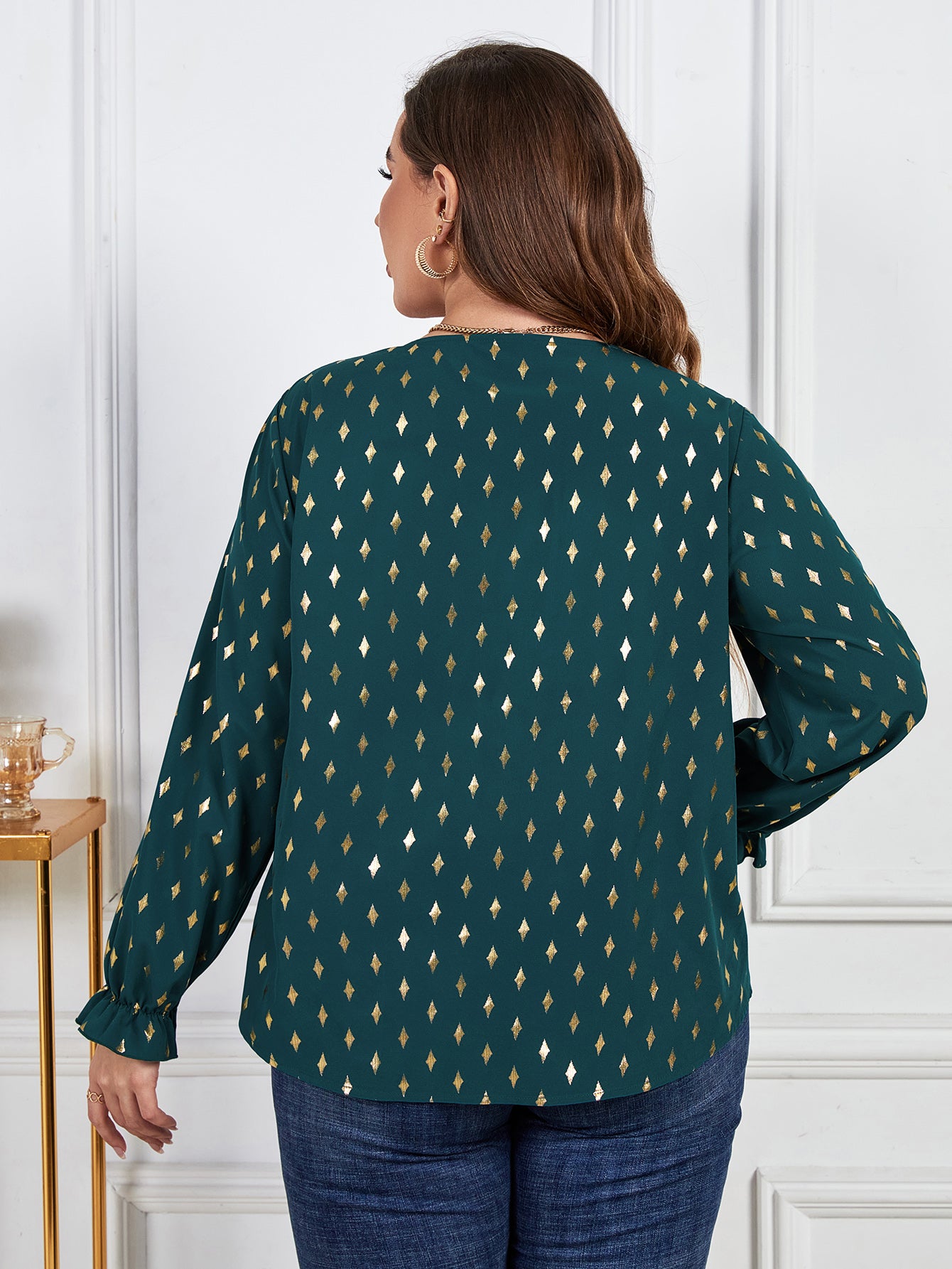 Blusa con volantes y mangas estampadas en talla grande de Melo Apparel